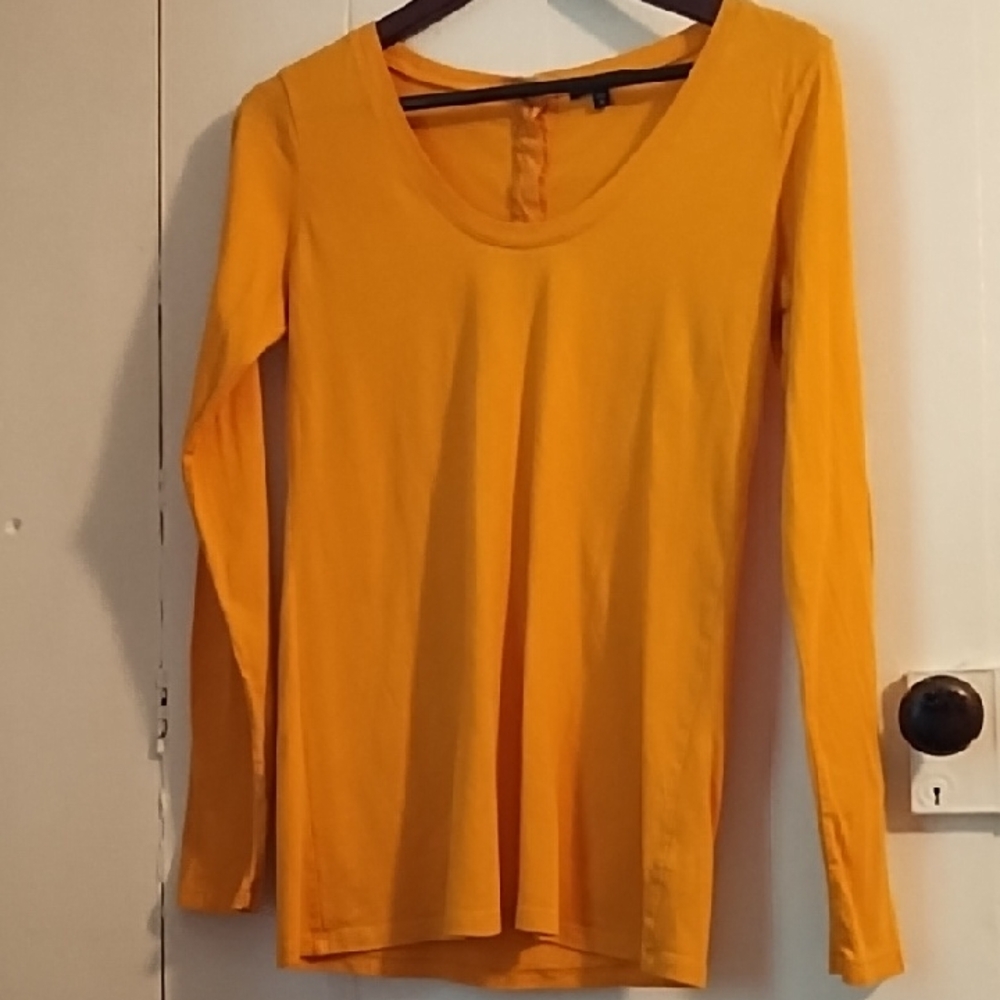GAP Yellow Long Sleeve Tee Top Medium EUC Button Down Back.